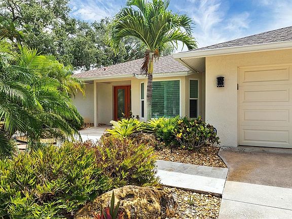 3rd image of 615 Poinsettia Dr