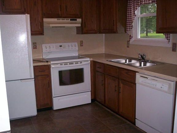 Kitchen(includes appliances)