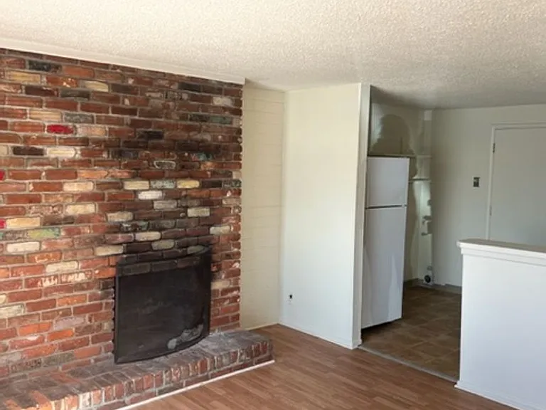 204 Fargo St — Photo 6