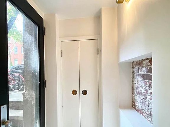4th image of 407 Clermont Ave #G