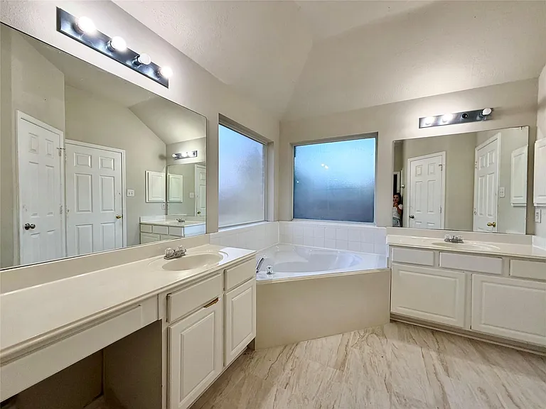 6827 Autumn Thistle Dr — Photo 16