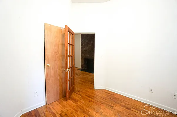 Rented by City Connections Realty | media 15