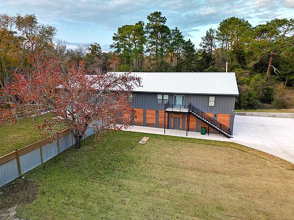 3rd image of 392 Creekside Dr