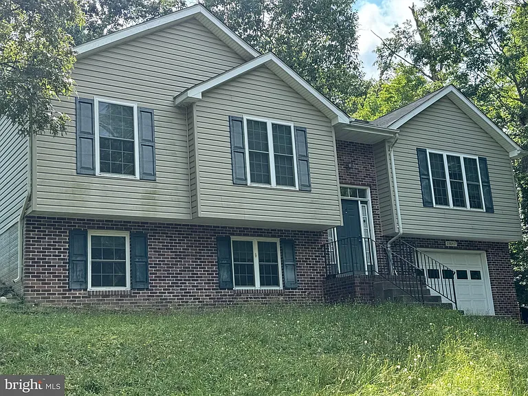 23047 Gunston Dr — Photo 3