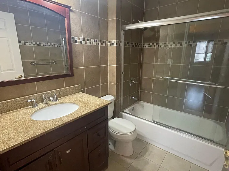 302 Saint Michaels Walk — Photo 13