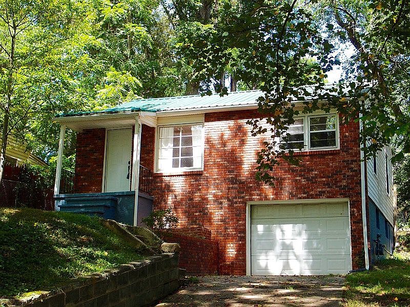 59 Dellwood St: $149,999