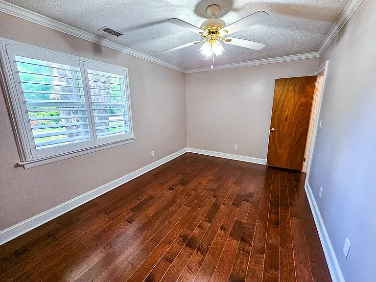 603 Huguenin Dr — Photo 12
