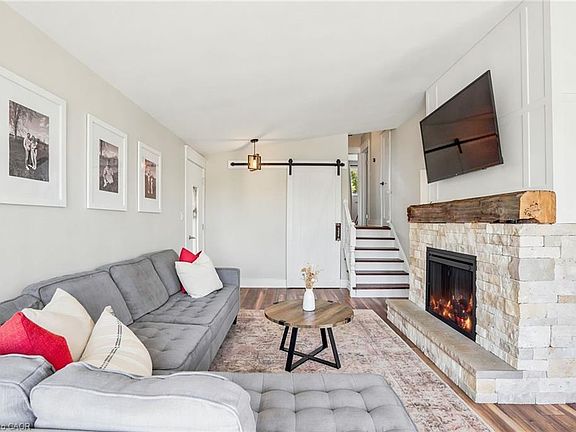 4th image of 9 Reno Ave