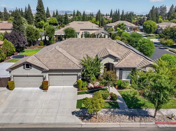 1945 N Greenfield Ave, Clovis, CA 93619