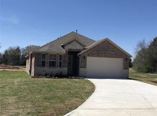 2252 N Village Dr, Bonham, TX 75418