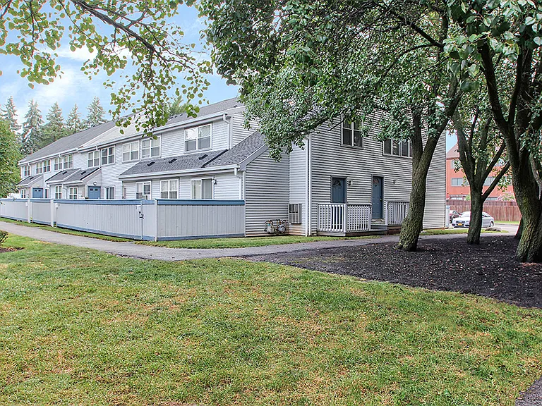 Brighton Colony Townhomes — Photo 11