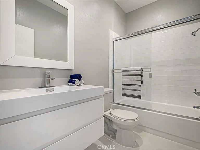 6323 Reseda Blvd #2 — Photo 10