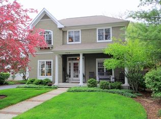 522 E Sunnyside Ave, Libertyville, IL 60048