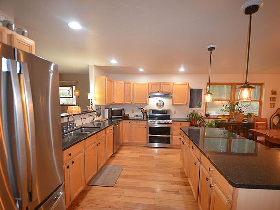 5th image of 3215 River Dr
