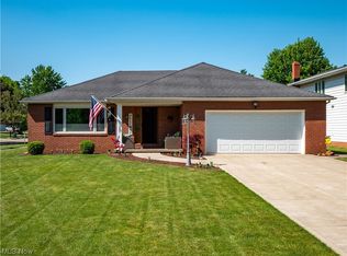 15553 Cottonwood Oval, Middleburg Heights, OH