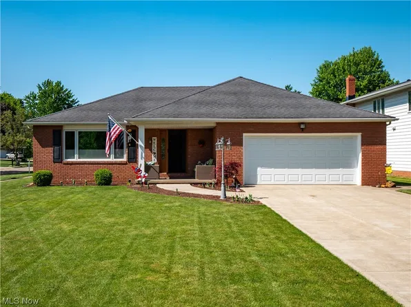 15553 Cottonwood Oval, Middleburg Heights, OH 44130