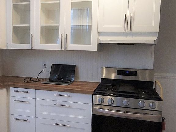 2nd image of 1471 Waller St