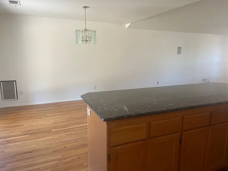 1460 Oxford Cir — Photo 5