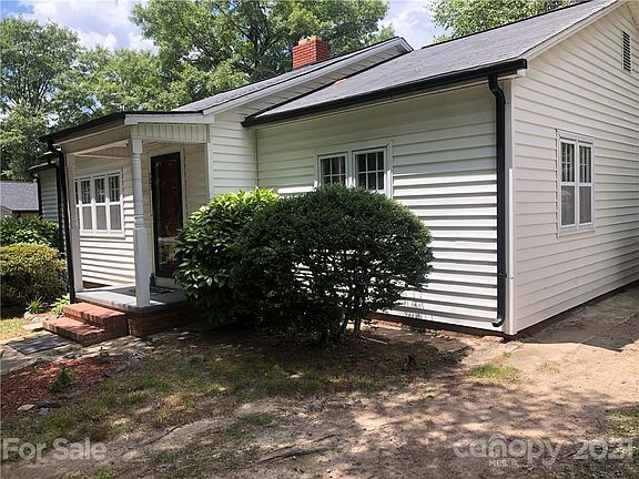 3rd image of 707 Laurel Ln