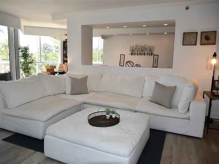 1000 E Island Blvd #303 — Photo 7