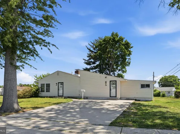 54 Freedom Ln, Levittown, PA 19055