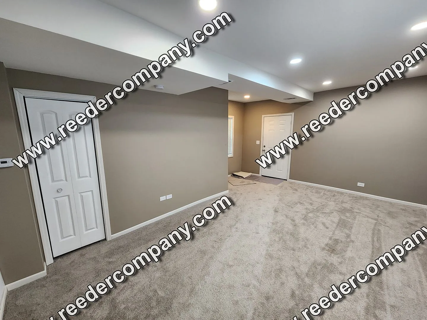 Spacious 2 bedroom 1 bath house near train station for easy commute. — Photo 3