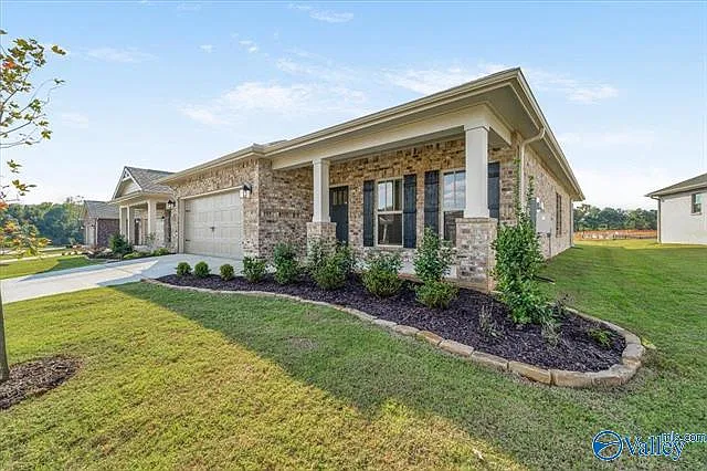 4 bed, 2153 sqft, $2,275 — Photo 2
