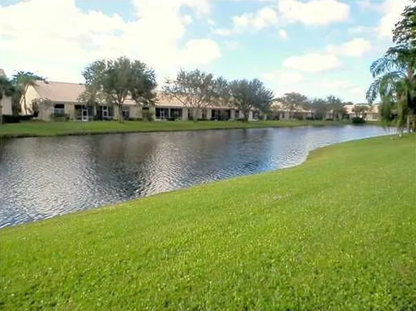 5285 Monterey Cir #F, Delray Beach, FL 33484