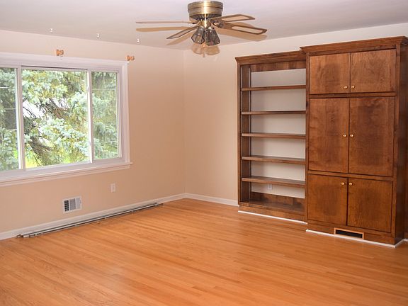 4th image of 43 Kathy Dr
