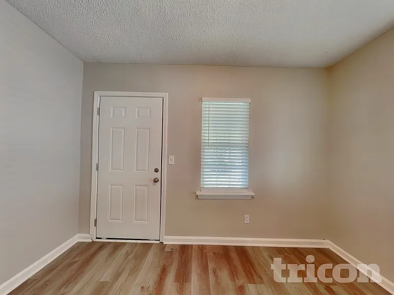 2378 Iron Horse Dr — Photo 4