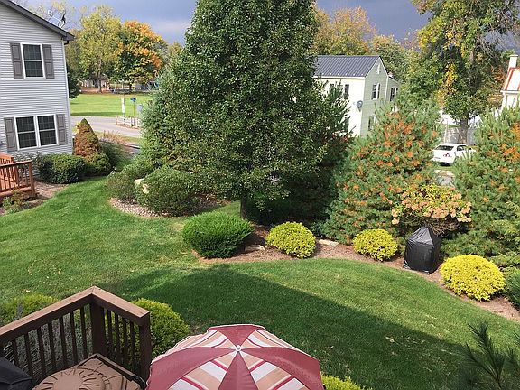 Close to pool and park