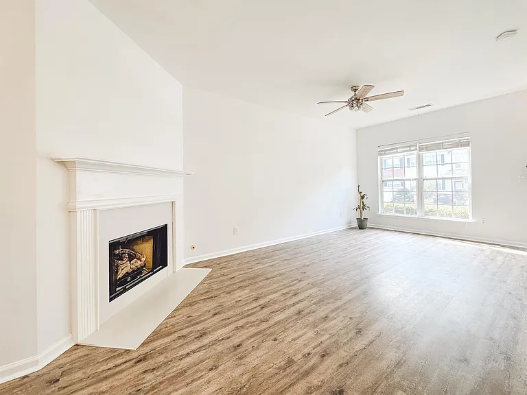 3247 Hidden Cove Cir — Photo 19