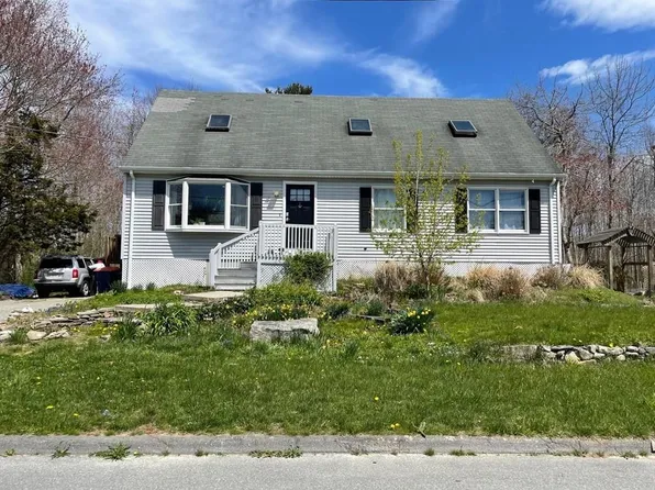 41 Elizabeth St, Fairhaven, MA 02719