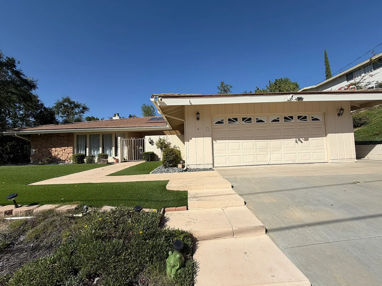 4 bed, 2.5 bath, 2382 sqft, $7,495 — Photo 1