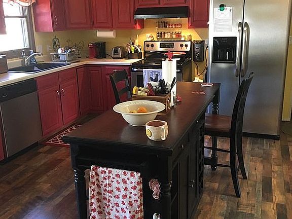 Kitchen. Island stays. 