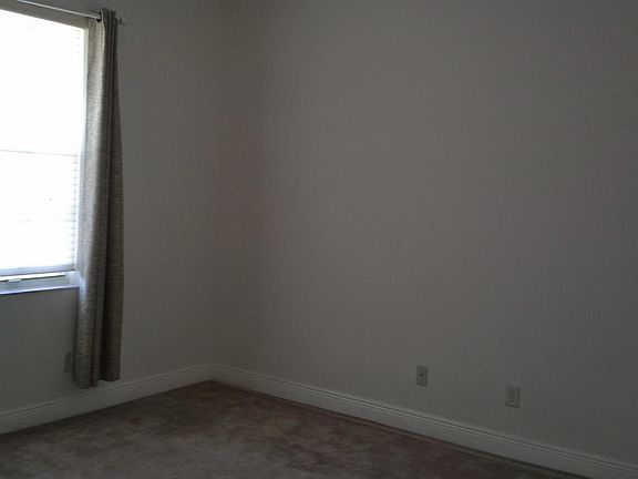 3rd image of 3323 Lakeside Dr