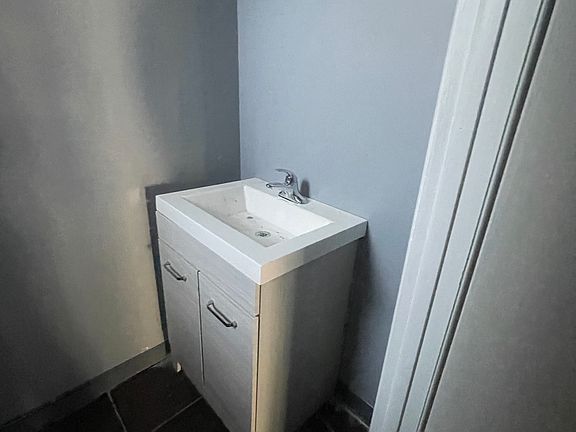 4th image of 1804 Barnum Ave #A