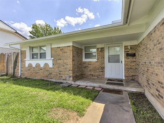 3rd image of 912 Meadowgreen Dr