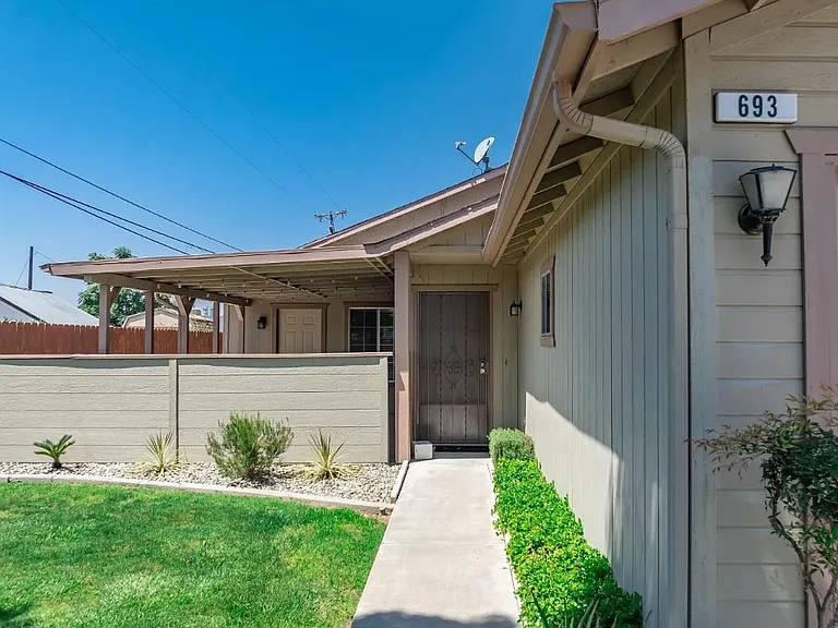 693 Basil Ct — Photo 2
