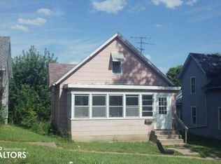 514 S 7th St, Burlington, IA 52601