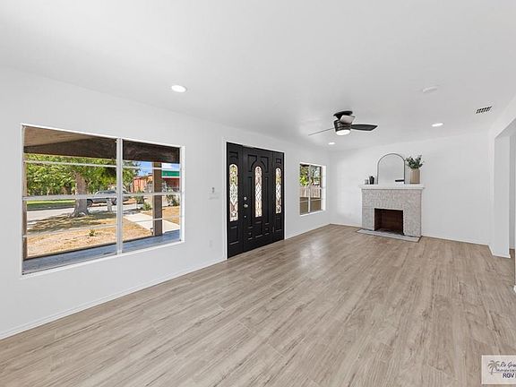 3rd image of 610 W Lincoln Ave