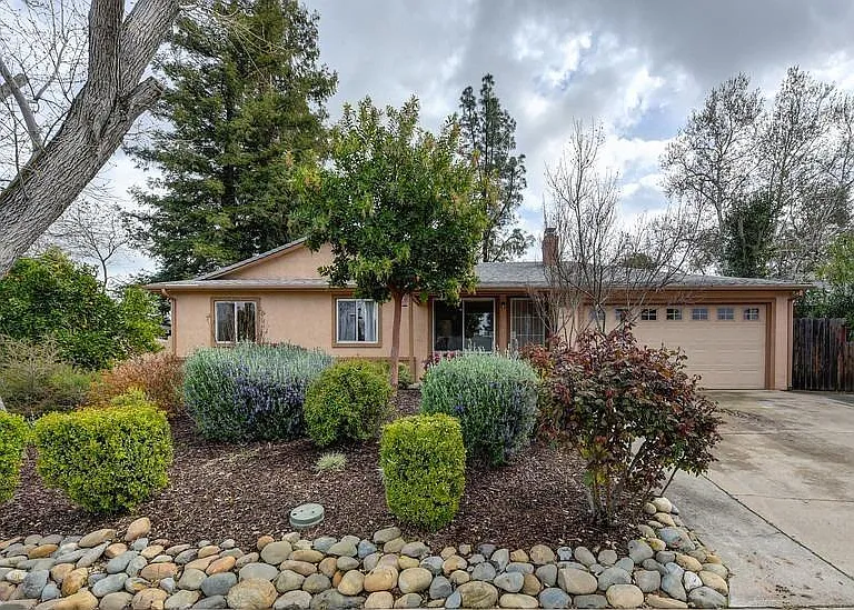 Moraine Cir — Photo 1