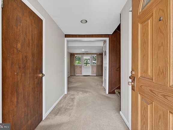 3rd image of 804 Johns Rd
