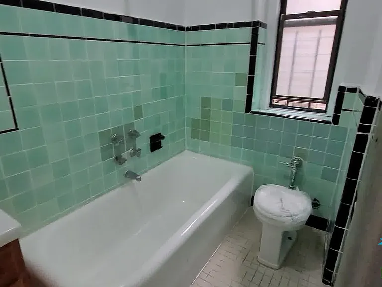 3175 Grand Concourse #J2 — Photo 17