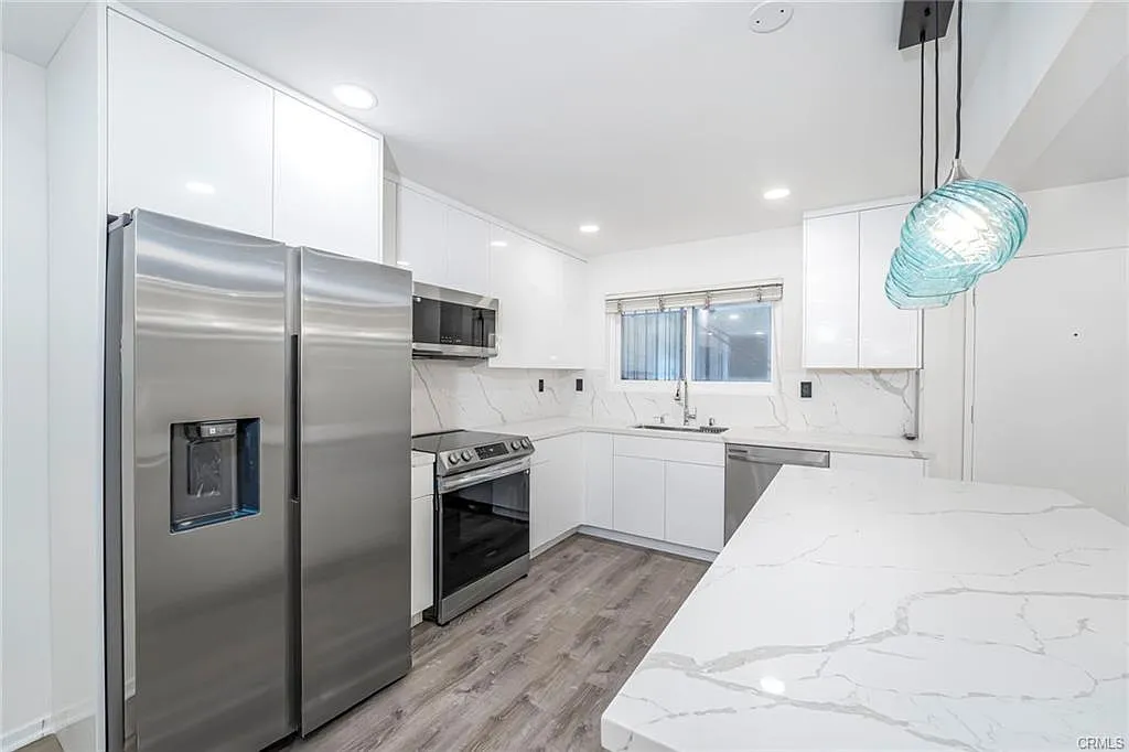 2 bed, 1079 sqft, $3,450 — Photo 1