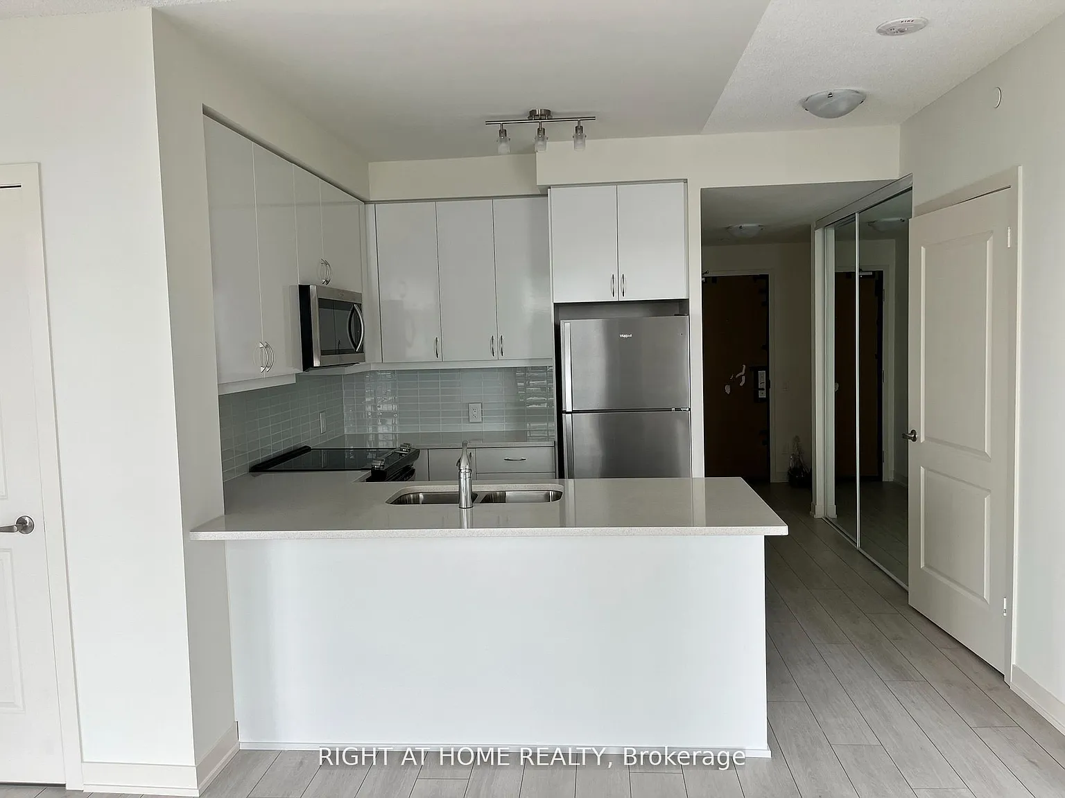 3 bed, $3,900 — Photo 4