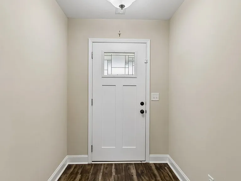1151 Eagles Bluff Dr — Photo 4