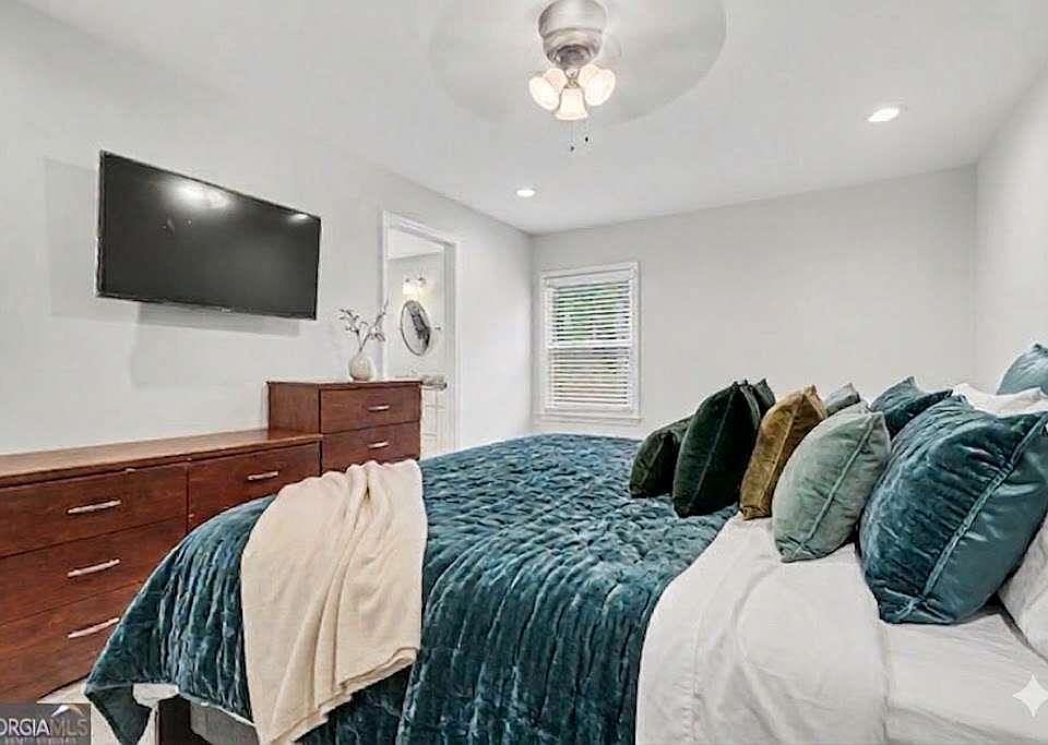 2nd image of 2857 Diana Dr SW