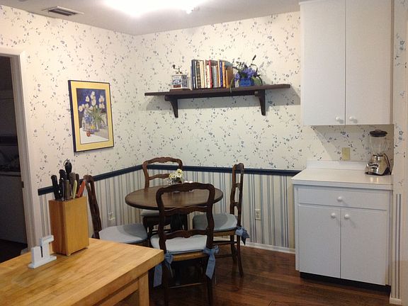 Eat in Kitchen