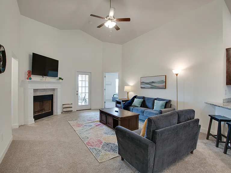 200 Abercorn Dr — Photo 5